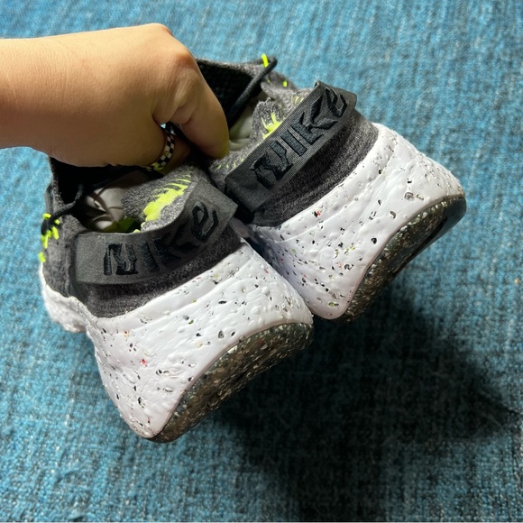 Nike Space Hippie 04 Sneakers in Black Grey Volt - Picture 8 of 11